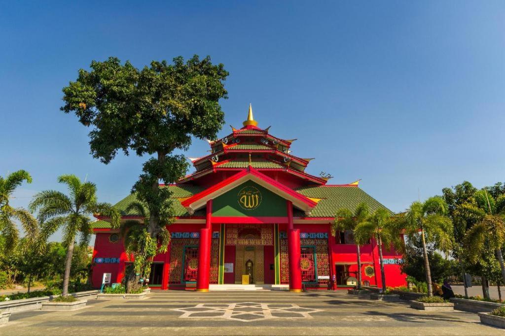 Zoom Dharmahusada Hotel Surabaya Eksteriør bilde