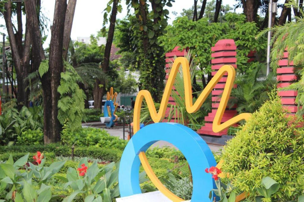 Zoom Dharmahusada Hotel Surabaya Eksteriør bilde