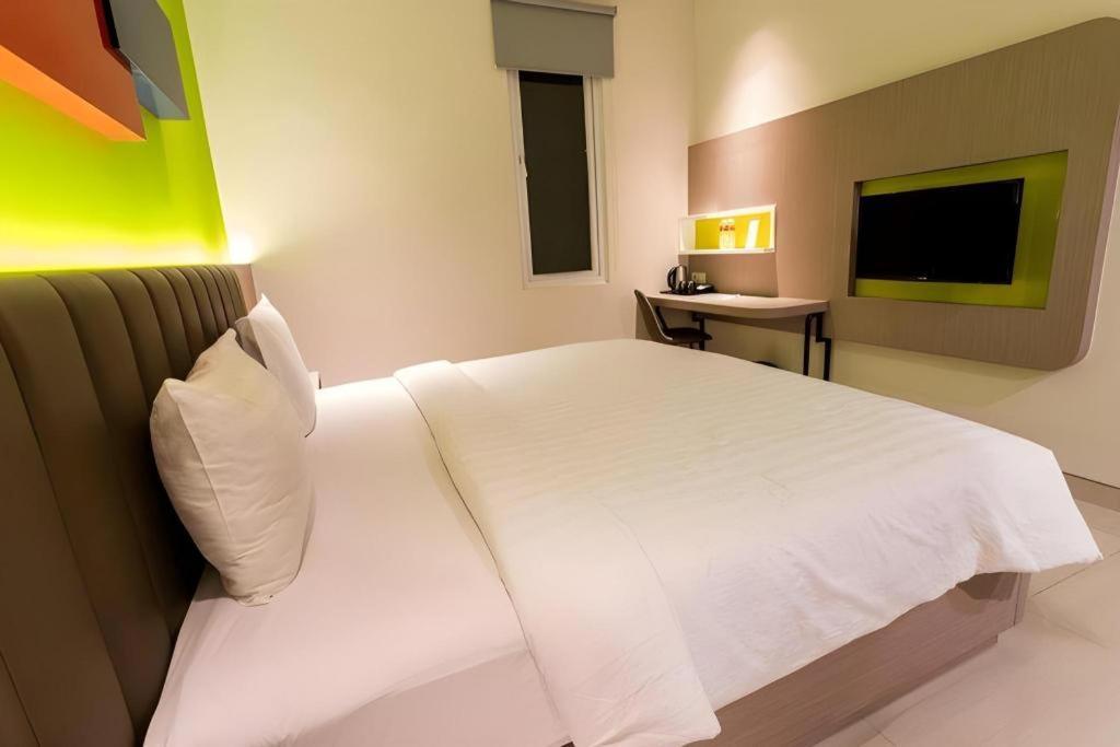 Zoom Dharmahusada Hotel Surabaya Eksteriør bilde