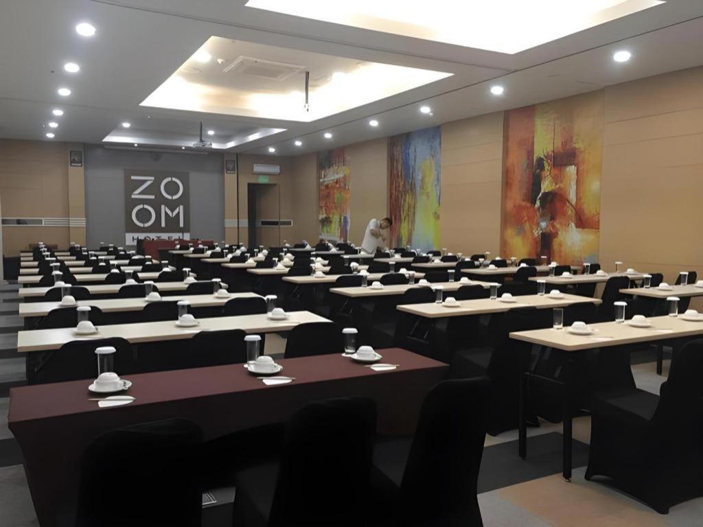 Zoom Dharmahusada Hotel Surabaya Eksteriør bilde