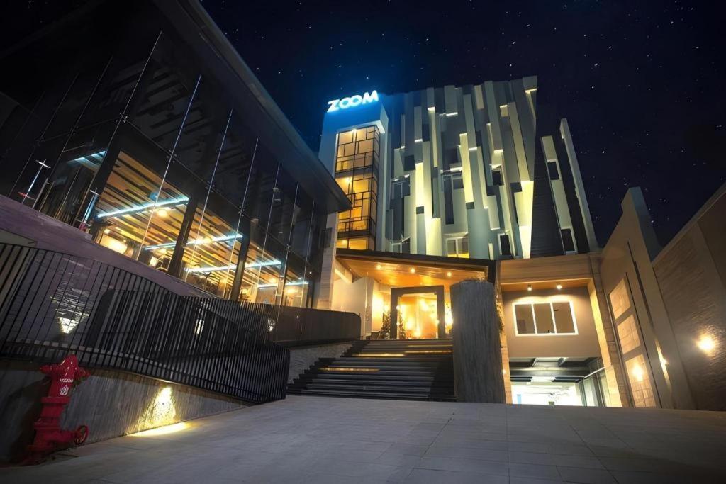 Zoom Dharmahusada Hotel Surabaya Eksteriør bilde