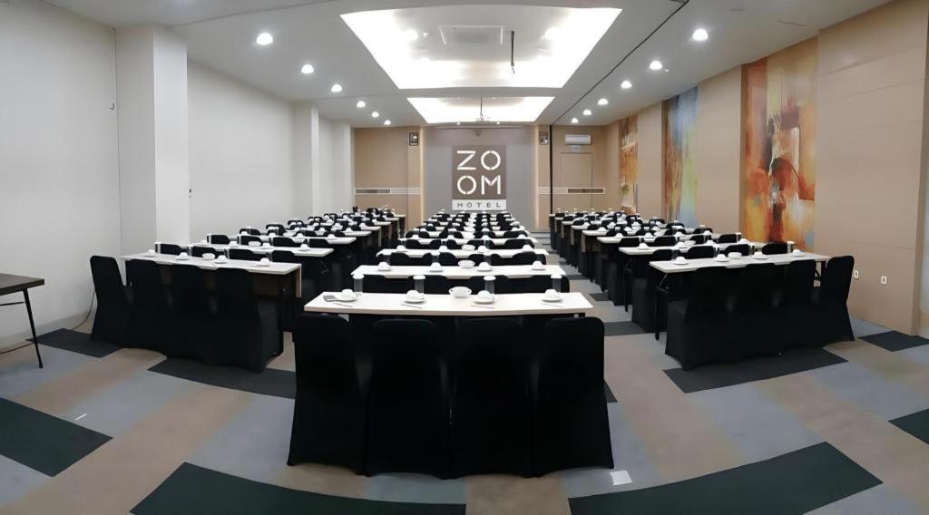 Zoom Dharmahusada Hotel Surabaya Eksteriør bilde