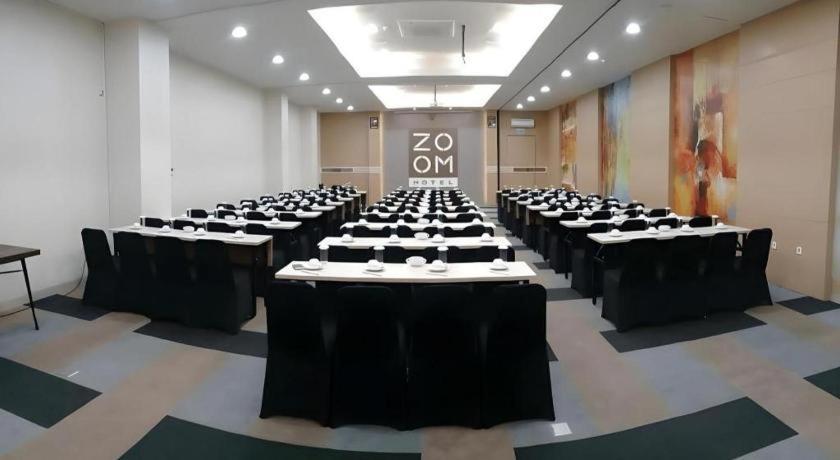 Zoom Dharmahusada Hotel Surabaya Eksteriør bilde