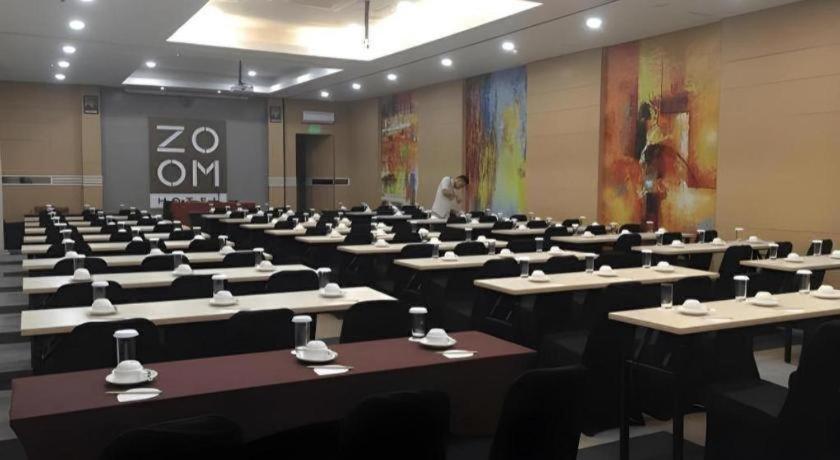 Zoom Dharmahusada Hotel Surabaya Eksteriør bilde